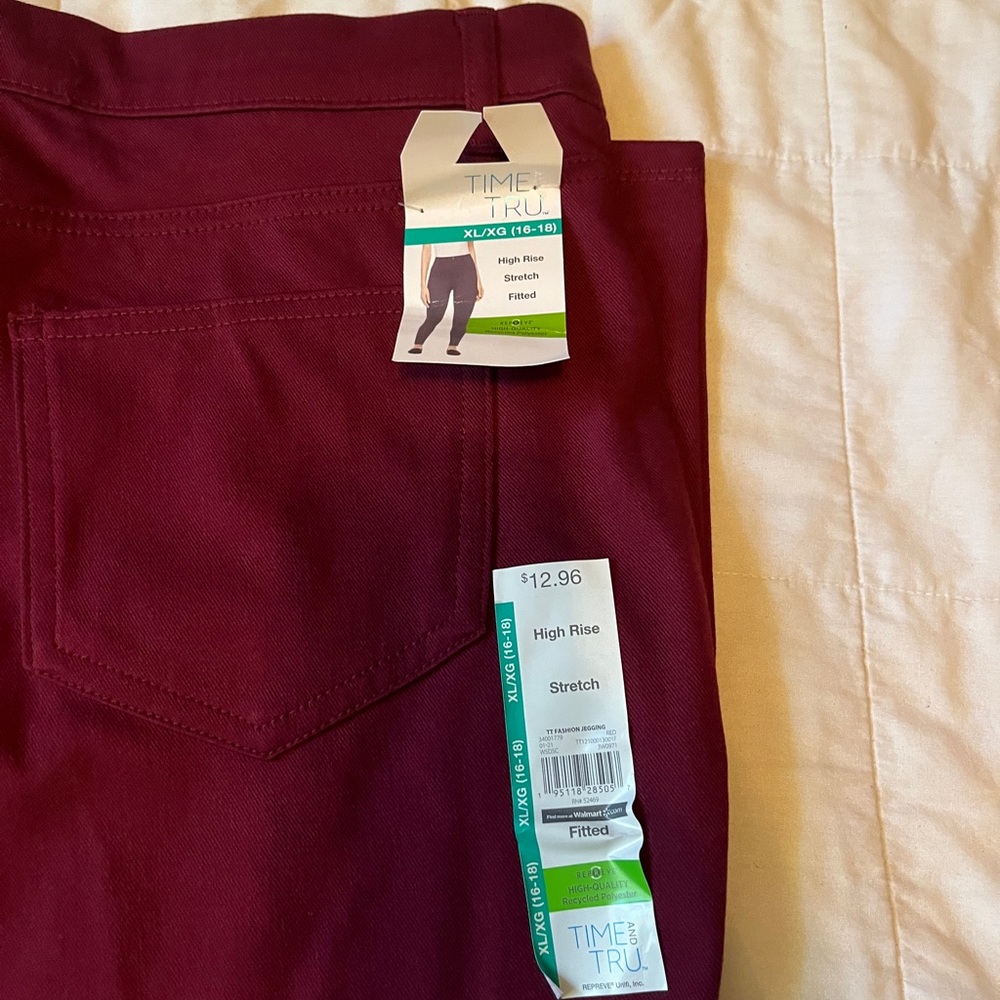 Red pants - Picture 3 of 4